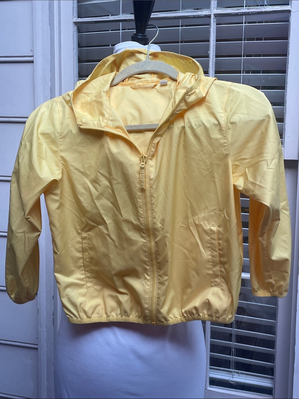 Uniqlo Kids Pocketable Hooded Windbreaker Jacket -Yellow Size 5-6Y